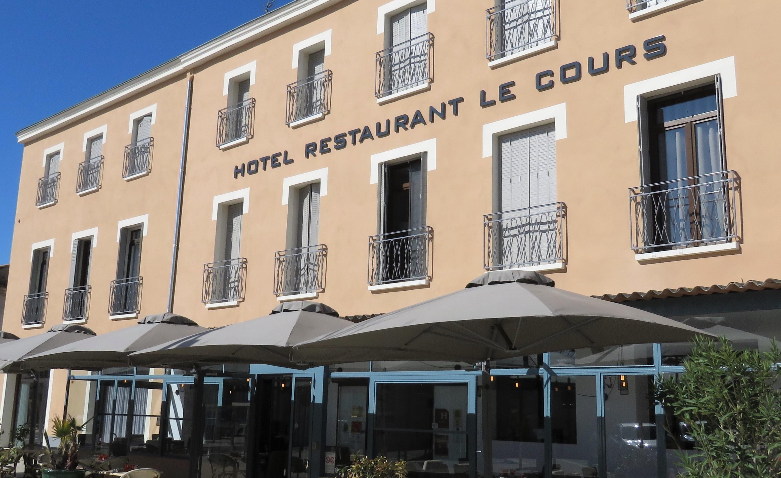 Logis Hotel Restaurant Le Cours سان جيل المظهر الخارجي الصورة