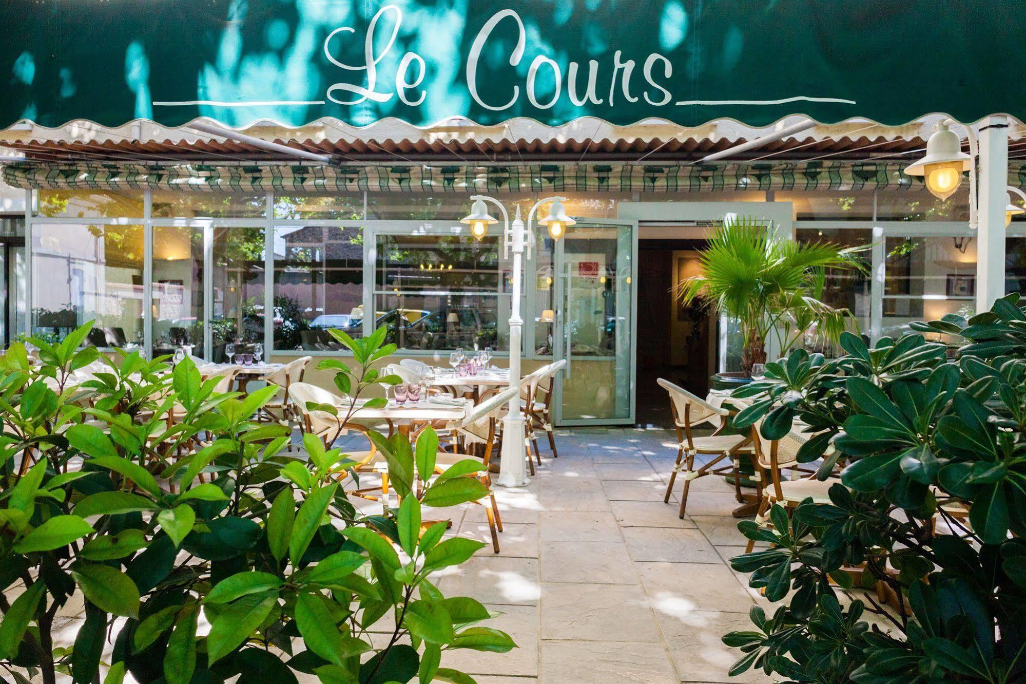 Logis Hotel Restaurant Le Cours سان جيل المظهر الخارجي الصورة