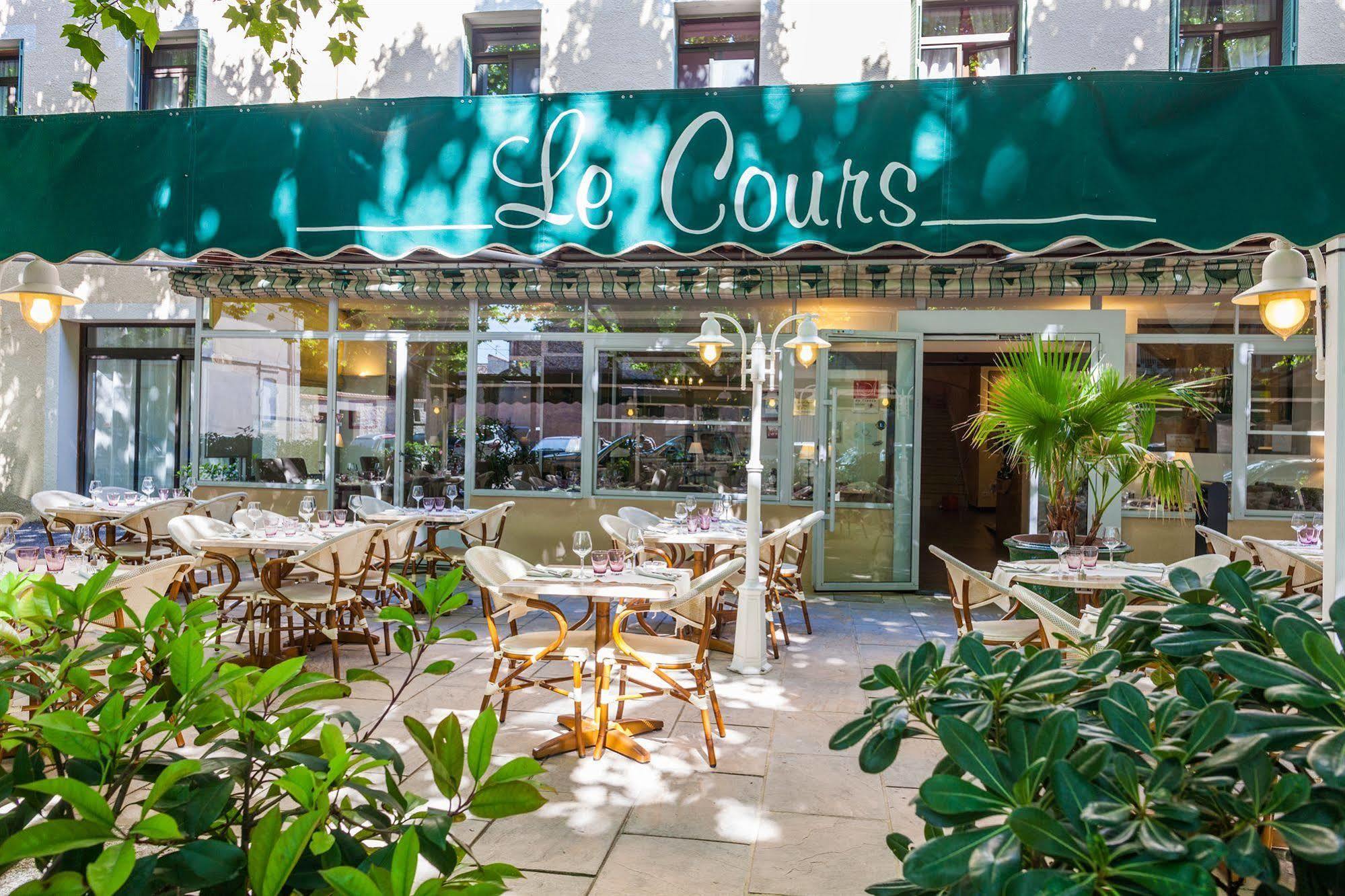 Logis Hotel Restaurant Le Cours سان جيل المظهر الخارجي الصورة